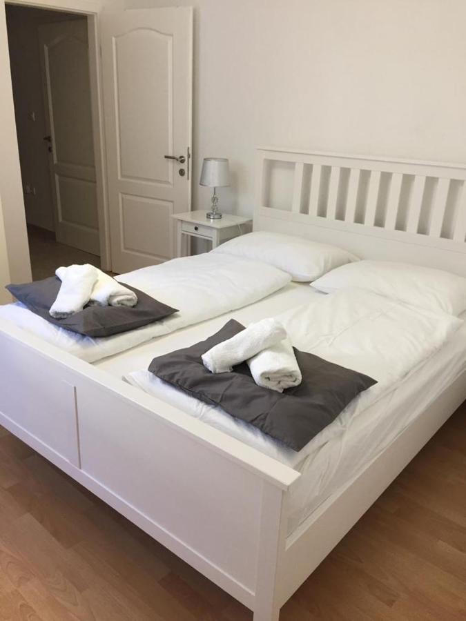 Apartments Rina Новаля Екстер'єр фото