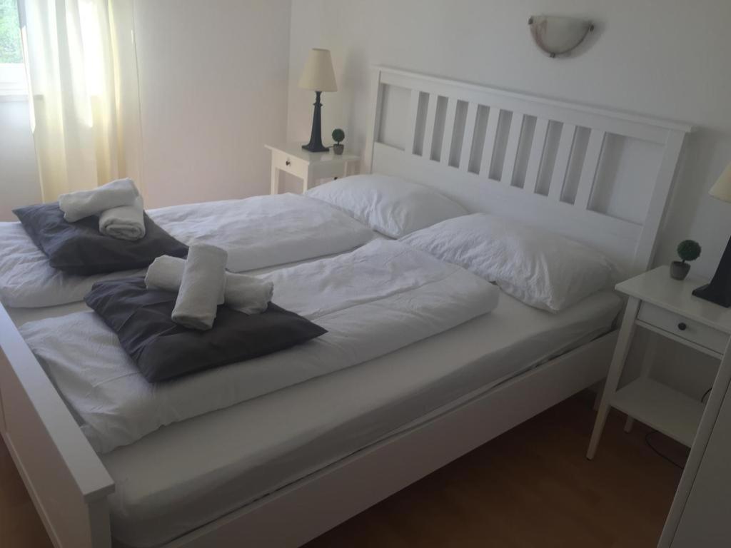 Apartments Rina Новаля Екстер'єр фото