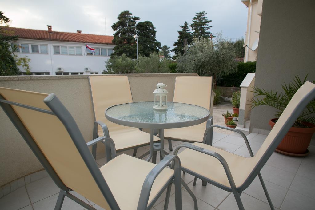 Apartments Rina Новаля Екстер'єр фото