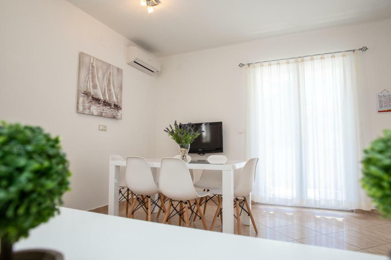 Apartments Rina Новаля Екстер'єр фото